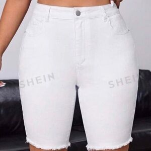 SHEIN | White Frayed Pocket Bermuda Denim Shorts
